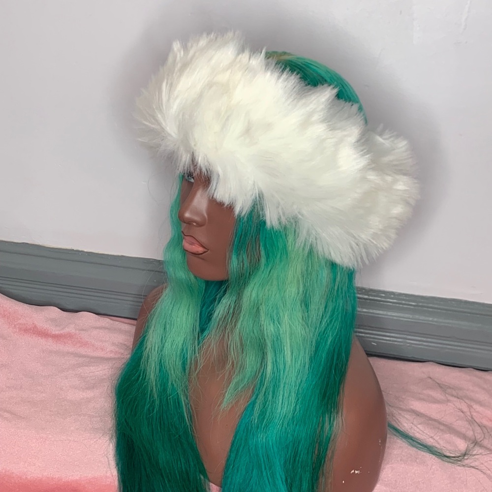 White furry headband {SOLD OUT} - Picture 4 of 7